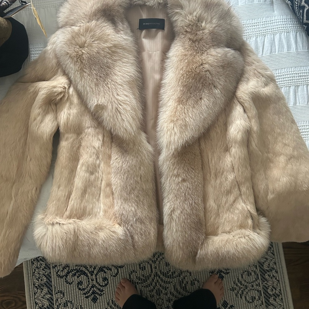 BCBG 🔥🔥Gorgeous Genuine Rabbit Fur Teddy Jacket